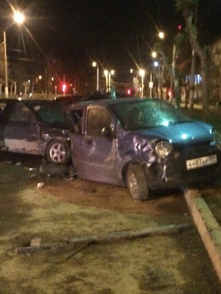 В Прикамье водитель иномарки устроил массовое ДТП и скрылся