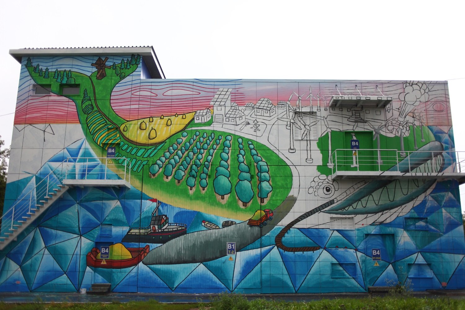 Стрит-арт художники заканчивают работу над рисунком «Рыба-кит» у коммунального моста