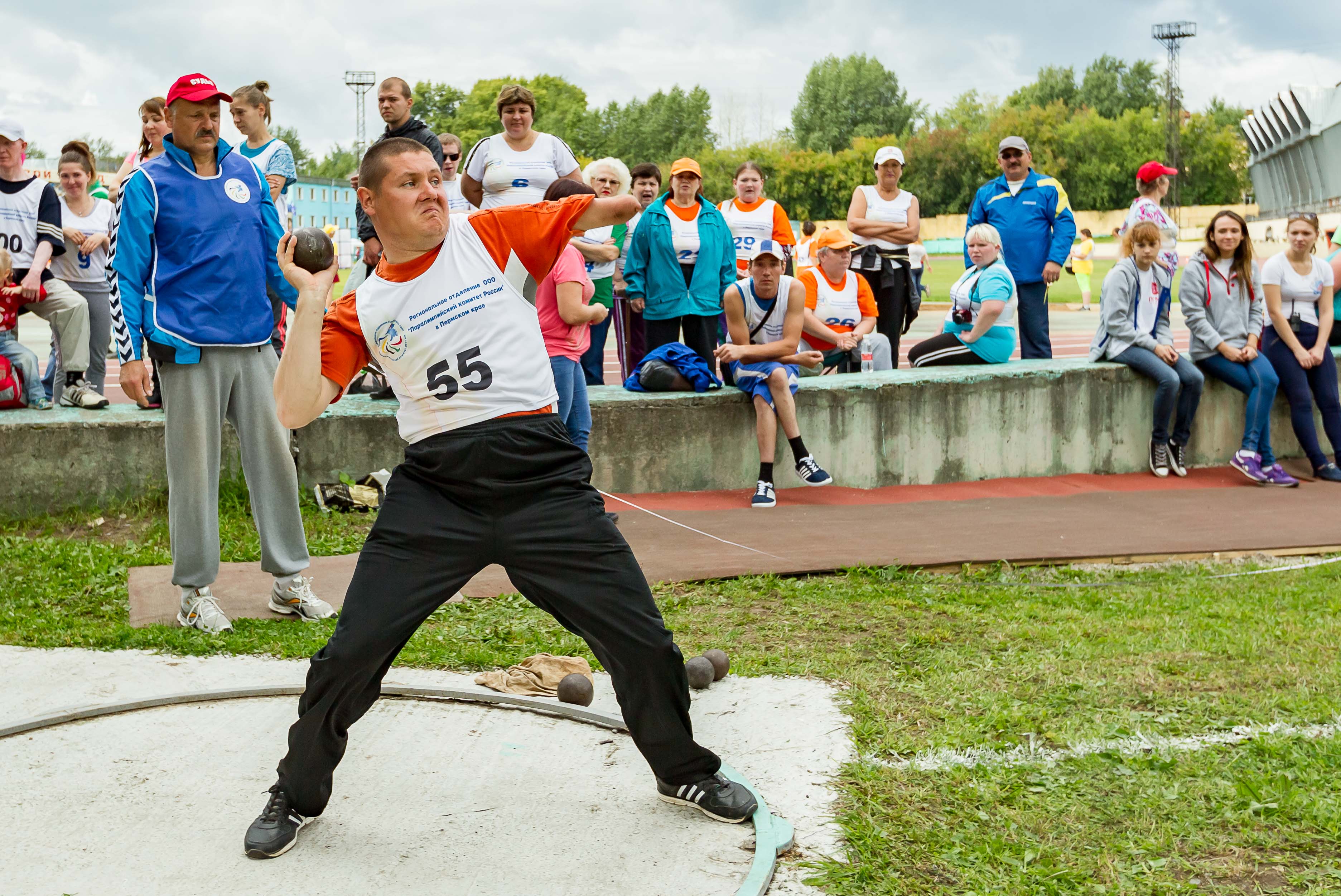 250 спортсменов-инвалидов приняли участие в чемпионате по легкой атлетике в Перми