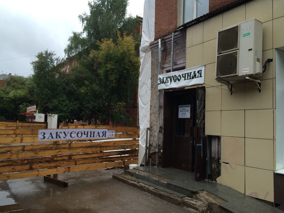 В частично обрушившемся доме на Куйбышева, 103 снова открылась закусочная