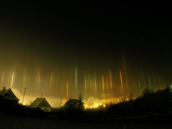Жители Прикамья наблюдали феноменальное природное явление – световые столбы