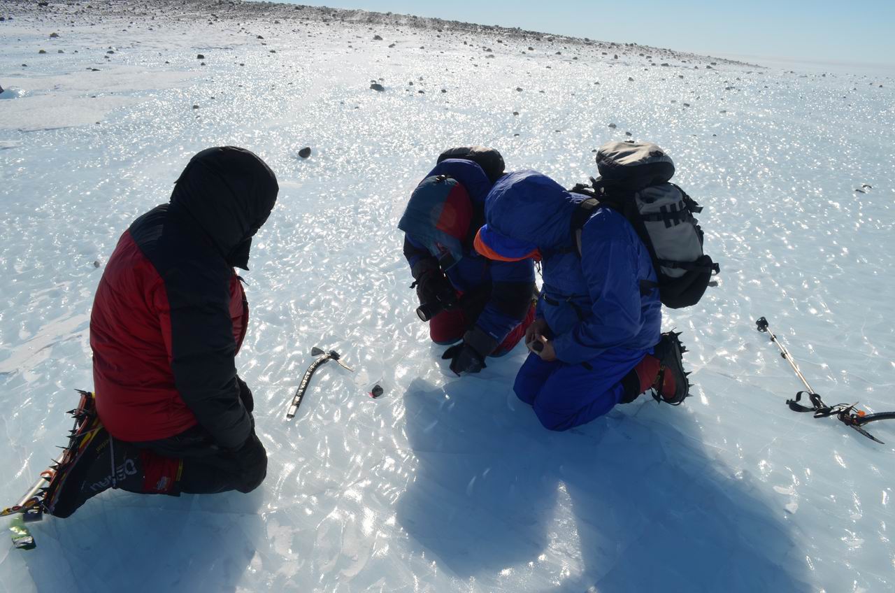 Доцент ПГНИУ Андрей Королев возвращается из Антарктиды с метеоритами