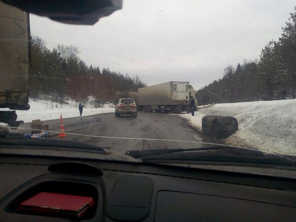 ​В массовом ДТП на трассе Пермь-Екатеринбург погибли два человека