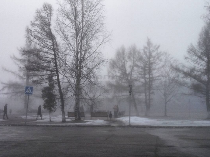 ​Город в тумане. Пермяки второе утро делятся фотографиями природного явления