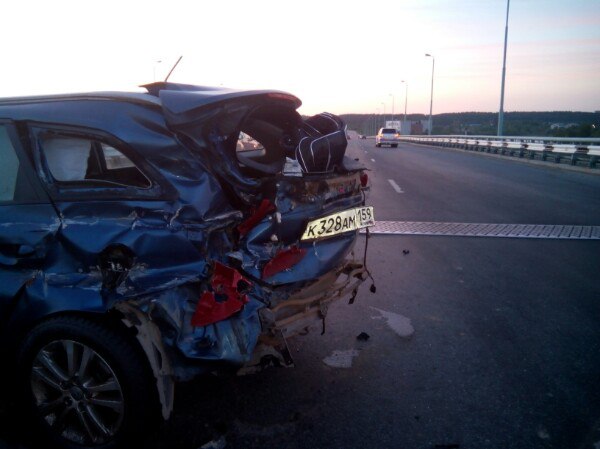 ​Пассажир иномарки после ДТП упал с Красавинского моста и остался жив