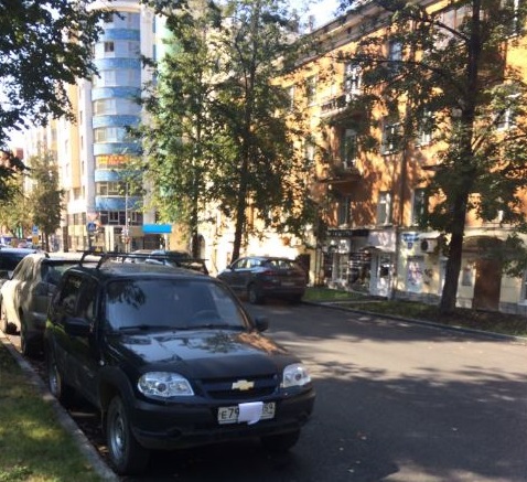 В зоне платной парковки в Перми стали появляться машины с заклеенными номерами