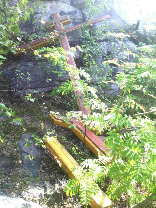 В Прикамье спилен деревянный крест на горе Крестовой