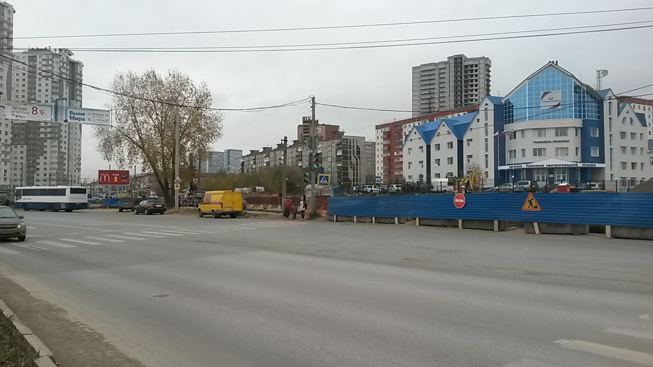 На ул. Мира возле ипподрома демонтировали трамвайные пути