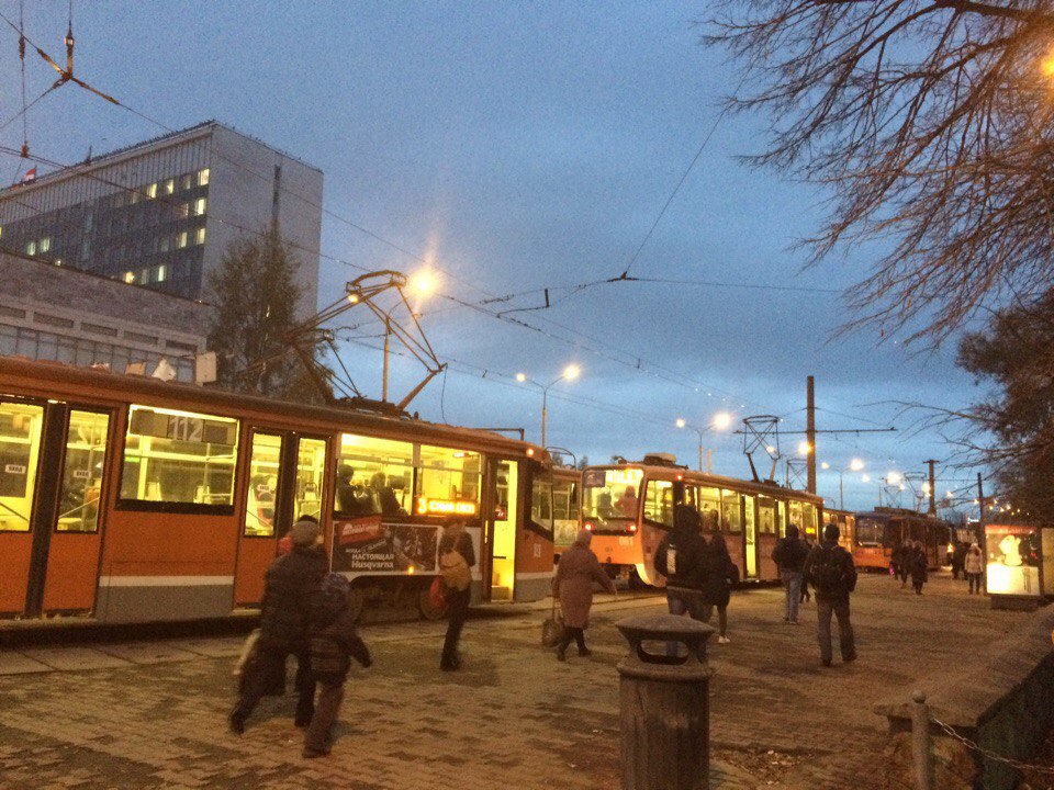 ​В Перми столкнулись иномарка и трамвай