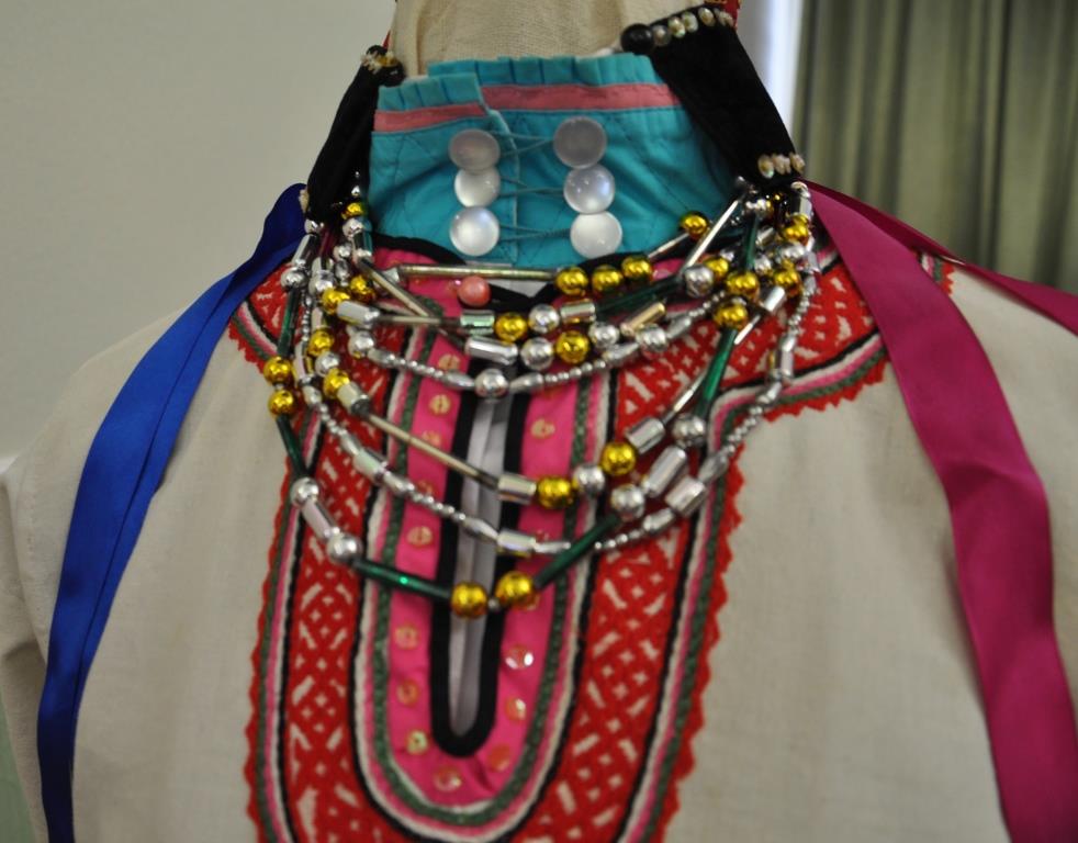 Русские народные костюмы представляет выставка «Невеста», открывшаяся в Усолье в «Доме Брагина»