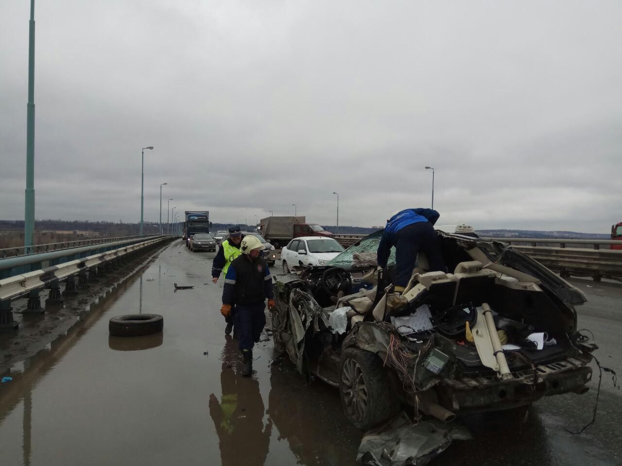 В Перми на Красавинском мосту в ДТП погибли два человека