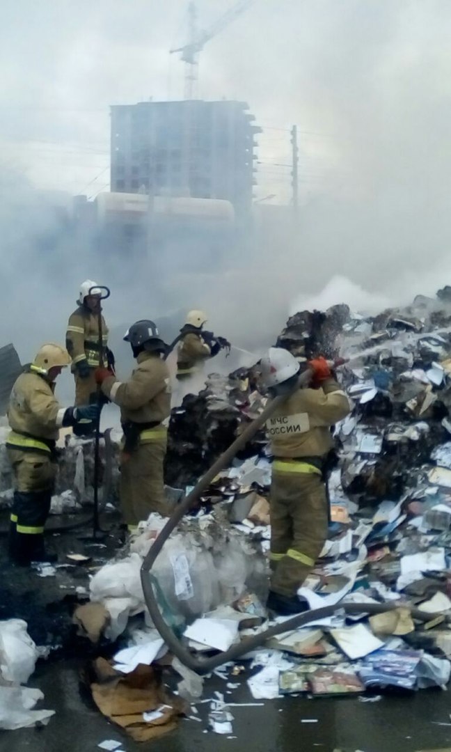 В Перми потушили пожар на складе макулатуры