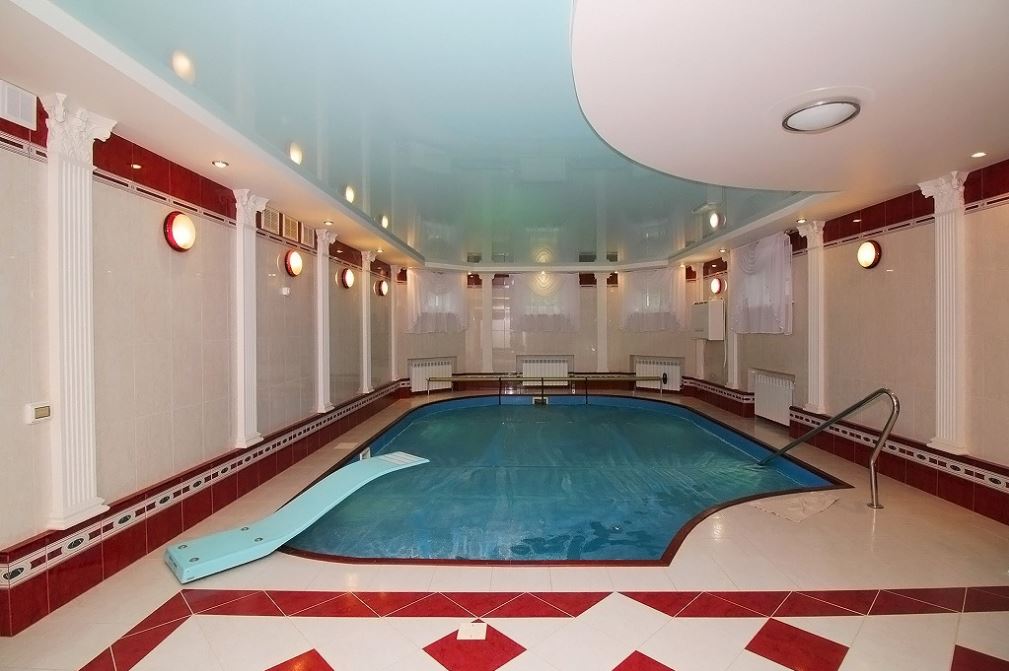 Самый дорогой особняк с бассейном в Перми стоит 65 млн рублей