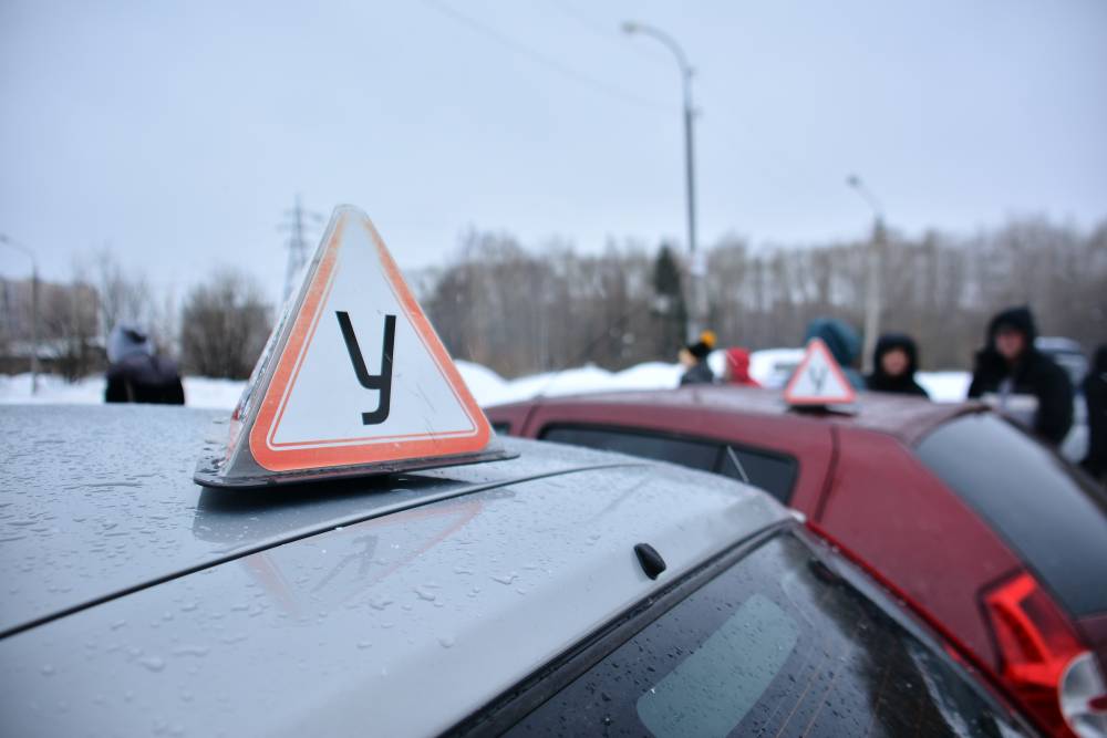 ​В Краснокамске иностранец пытался купить у полицейского водительские права