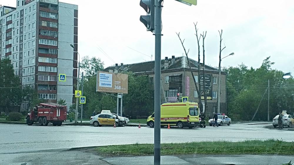 ​В Перми произошло ДТП с участием машины такси 