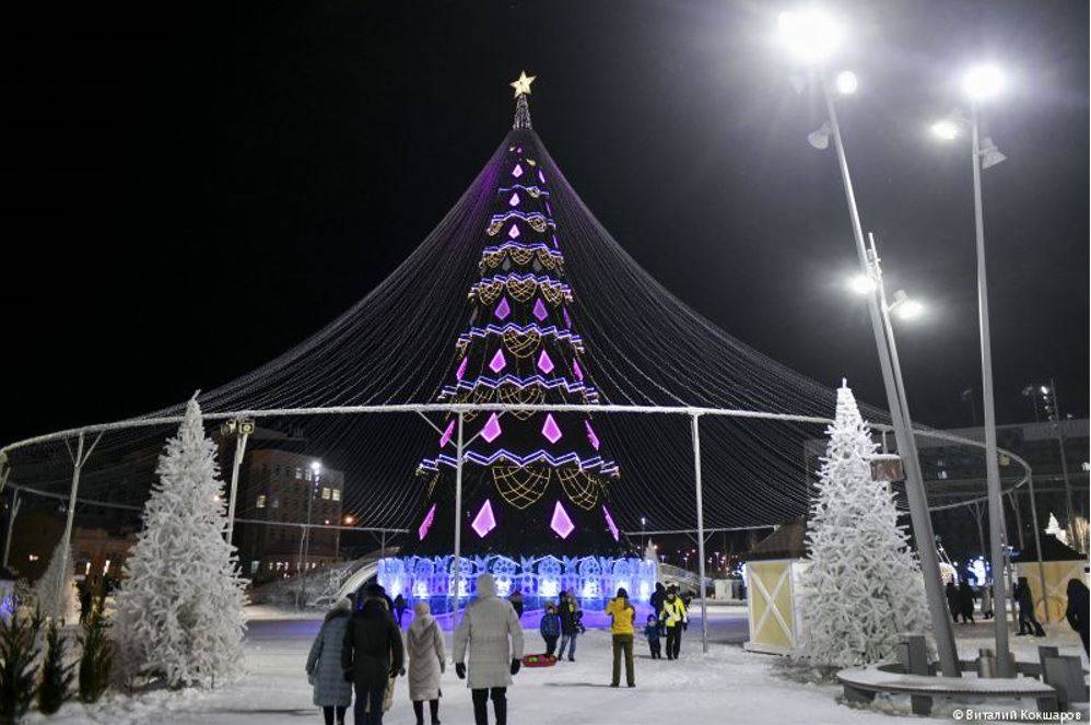 ​В Перми открылся ледовый парк на городской эспланаде 