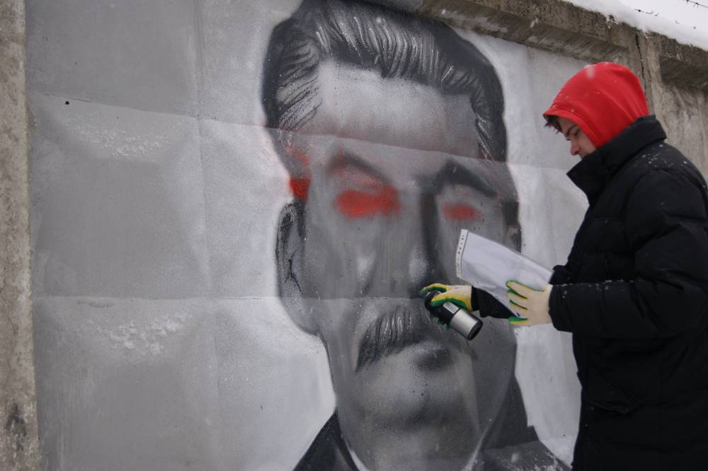 Фотофакт: граффити к дню рождению Сталина в Перми закрасили, а затем восстановили