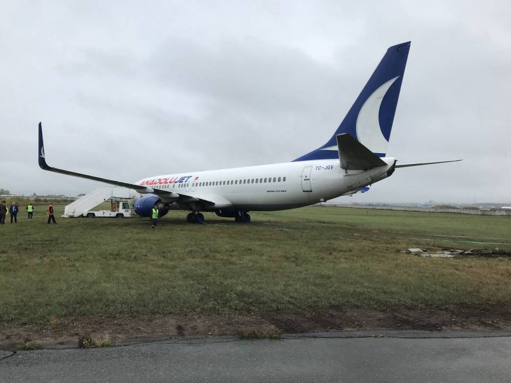 Прокуратура: самолет в Перми выкатился за пределы взлетной полосы на 50 метров