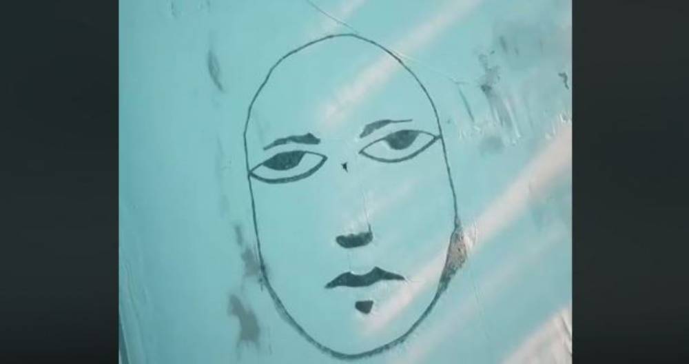 Пермский художник Sad Face вновь нарисовал грустное лицо на Каме