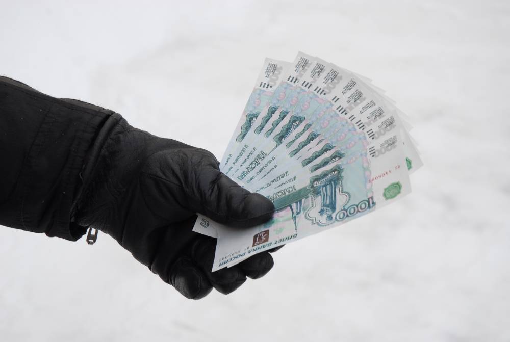 По ошибке банкомат выдал жительнице Прикамья чужие четыре миллиона рублей
