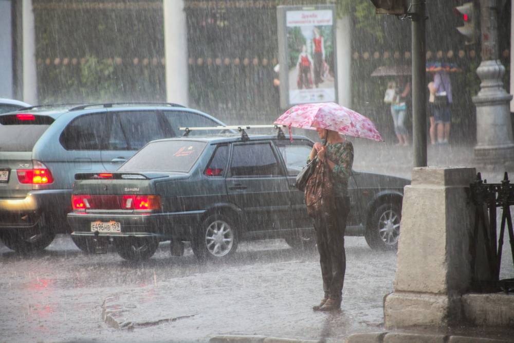 Из-за ухудшения погоды в Перми введен режим повышенной готовности