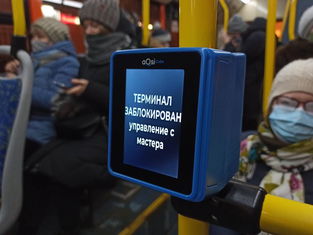 Ежедневно контролеры в общественном транспорте Перми проводят более 100 проверок оплаты проезда