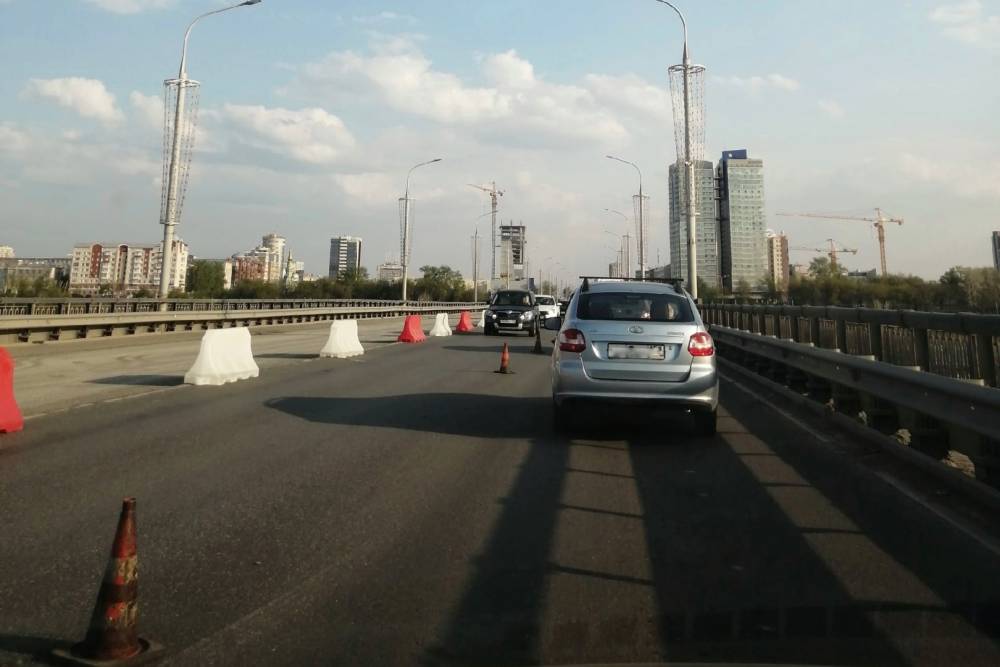 В Перми на Коммунальном мосту вновь возник масштабный транспортный затор