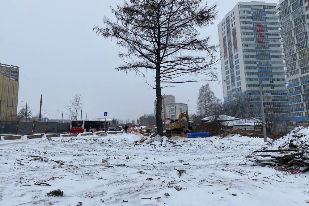 ​На шоссе Космонавтов началось строительство дополнительной выделенной полосы 