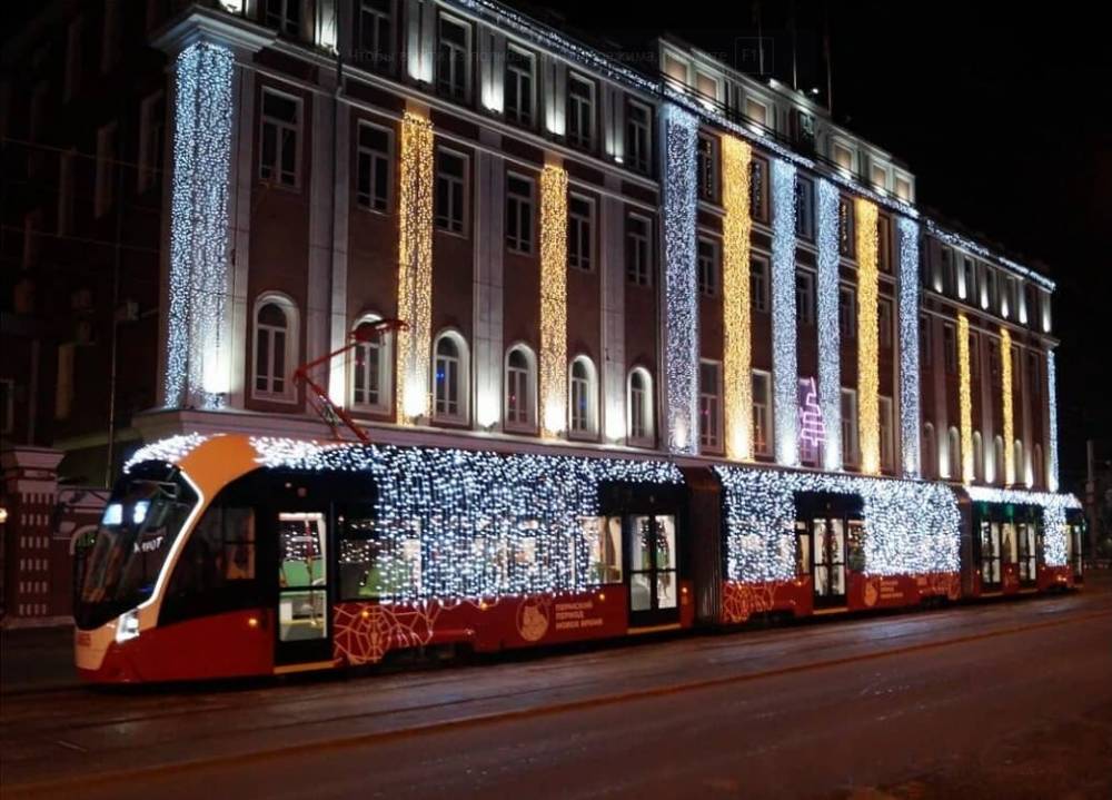 Пермскому трамваю «Лев» починили габарит и добавили украшений