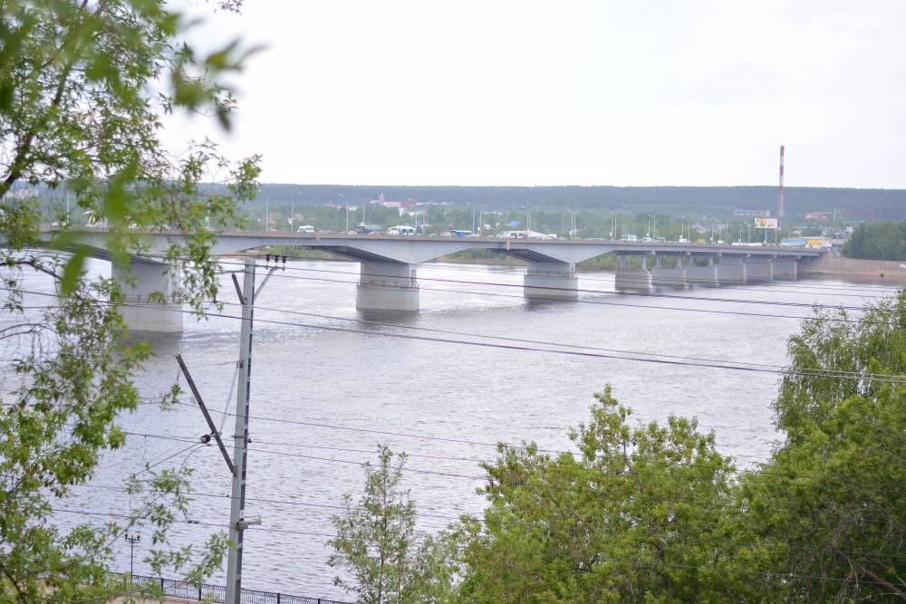 ​Из-за ремонта Камского моста в Перми образовались многокилометровые пробки 