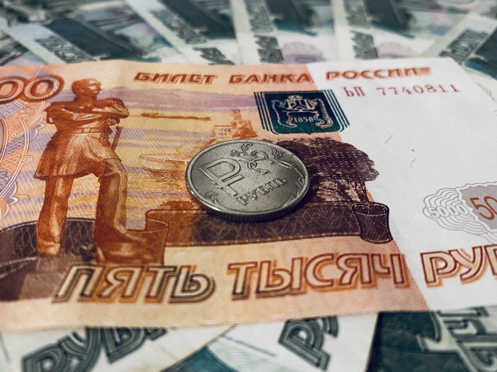 ​Росстат: средняя зарплата в Пермском крае за месяц сократилась на 2,7 %