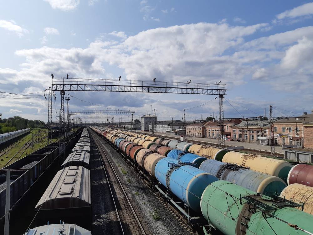 ​В Пермском крае товарный поезд столкнулся с грузовым автомобилем