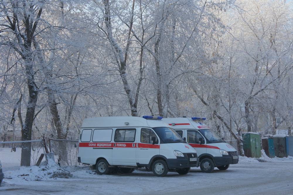 На трассе Пермь – Березники столкнулись легковушка и фура. Есть погибшие