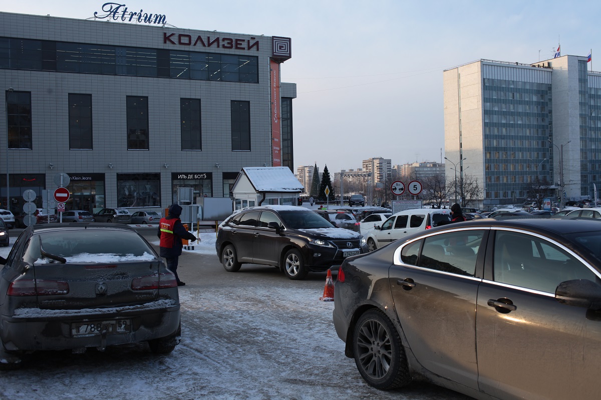 Парковки в центре Перми останутся бесплатными, но не для всех и не всегда