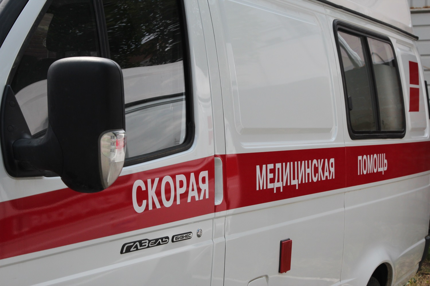 В Соликамске грузовик без водителя наехал на трехлетнюю девочку