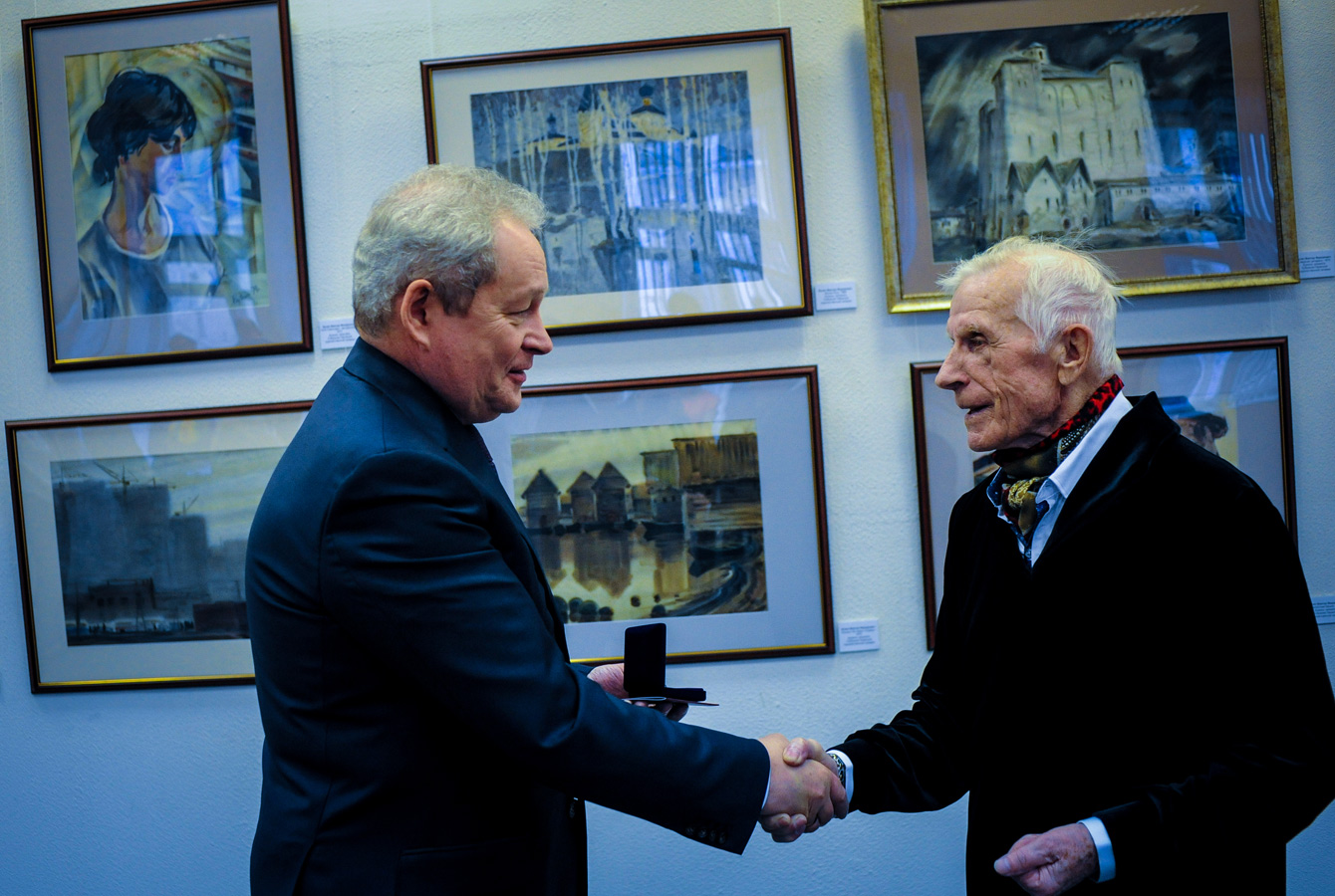 Губернатор Виктор Басаргин посетил выставку художника Виктора Кузина
