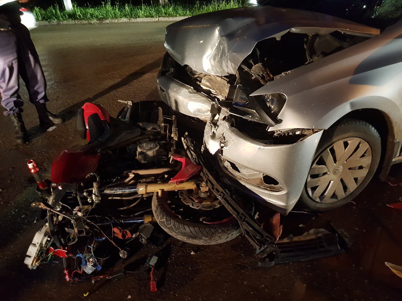 В Пермском крае в ДТП с автомобилем разбился мотоциклист