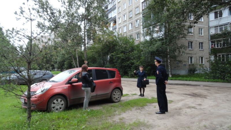 В Перми проходят рейды по выявлению нарушителей, паркующихся на газонах