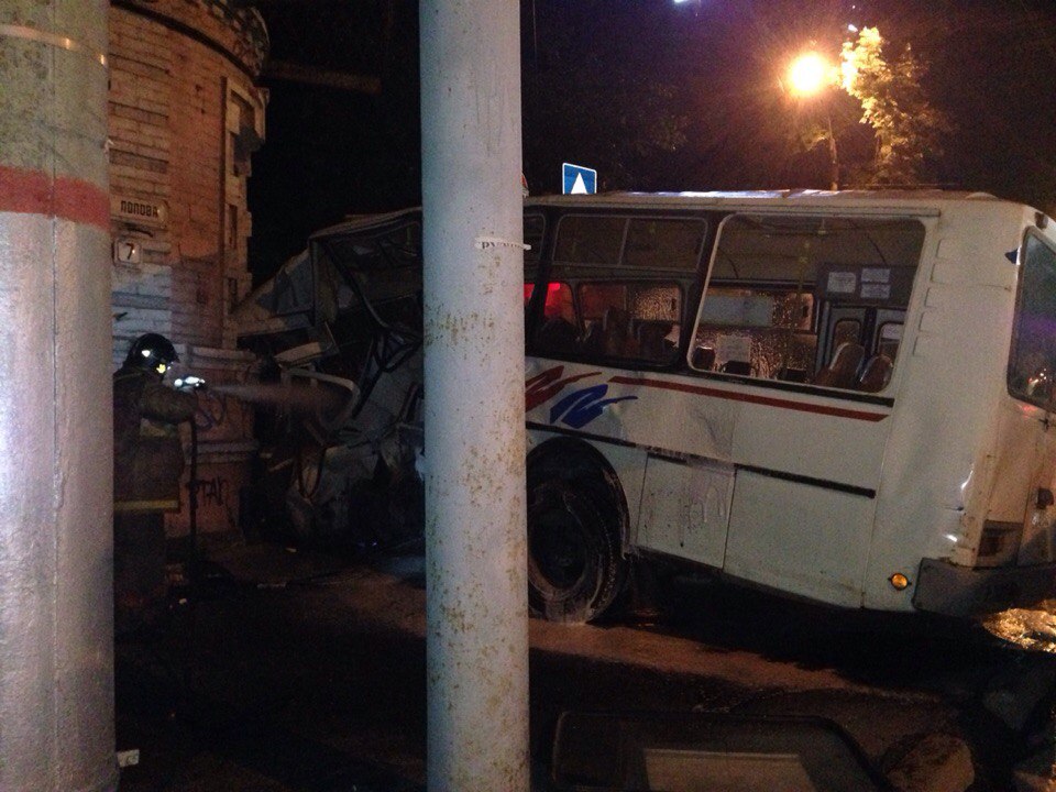 Водитель автобуса, попавший в ДТП в центре Перми, скончался в больнице