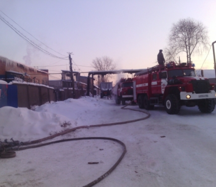 ​Во время пожара на складе игрушек в Пермском районе пострадали два человека
