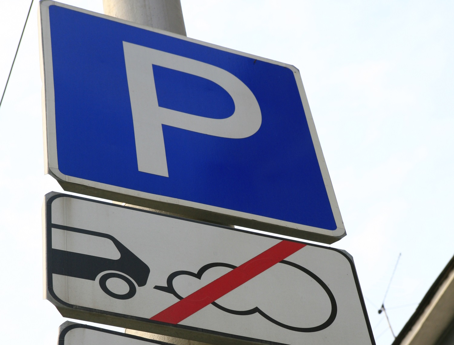 Житель Перми организовал парковку для автомобилей за собственный счет
