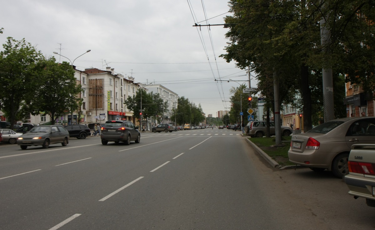 В Перми из-за коммунальной аварии затопило улицу Ленина