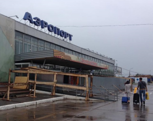 Пермский аэропорт начал ремонтировать крыльцо и козырек здания вокзала