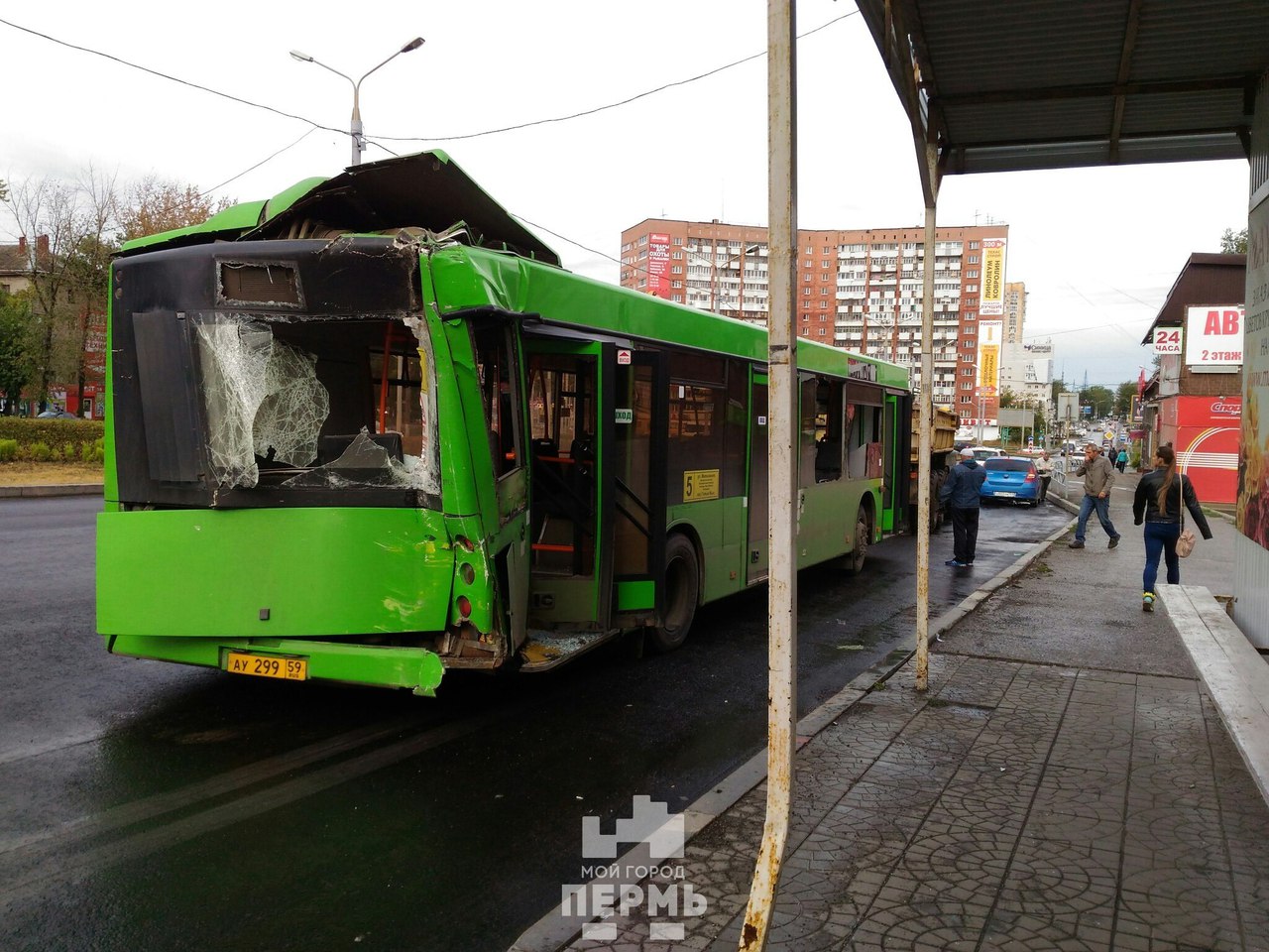 В Индустриальном районе Перми один рейсовый автобус врезался в другой