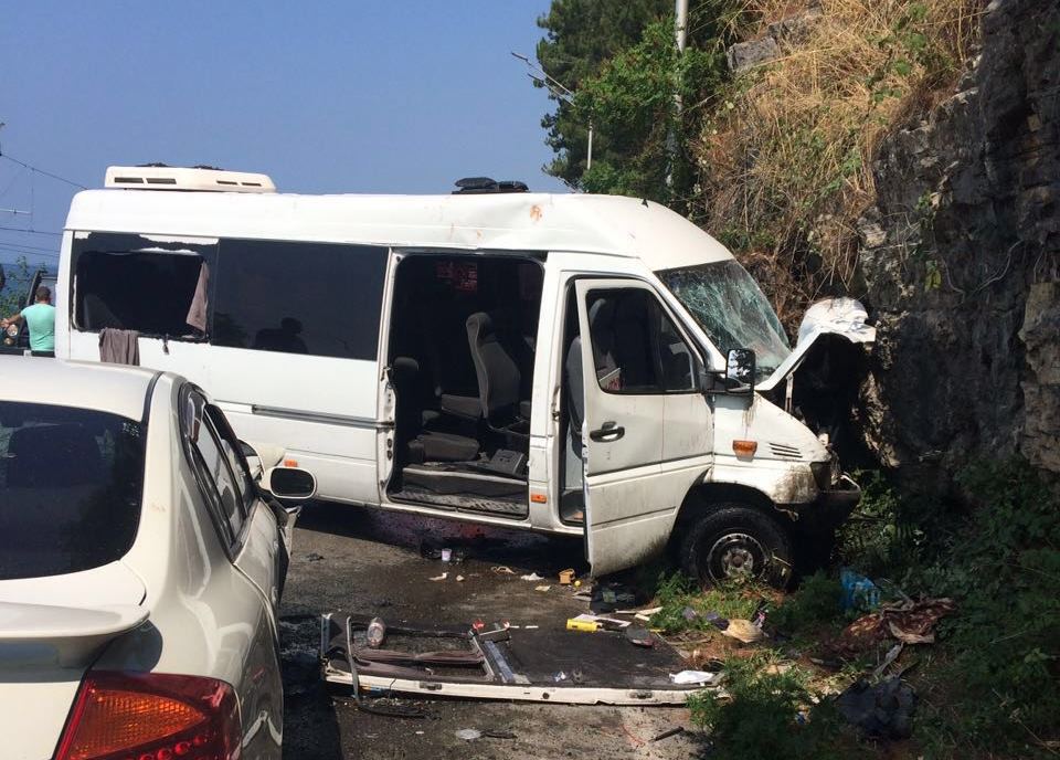 В ДТП в Абхазии пострадали шестеро туристов из Пермского края