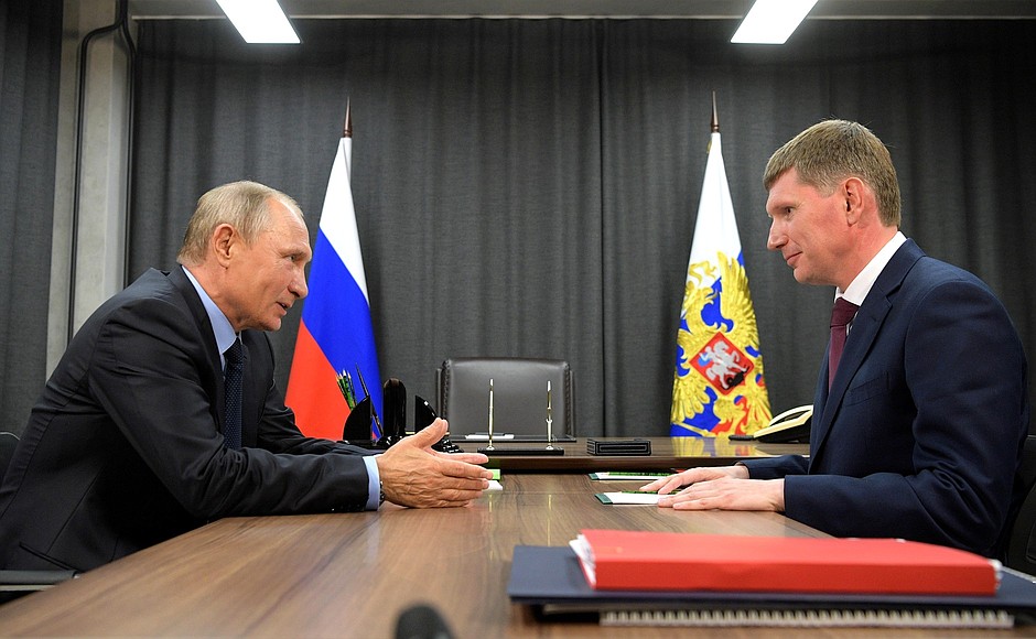 ​Владимир Путин провел встречу с Максимом Решетниковым в Перми