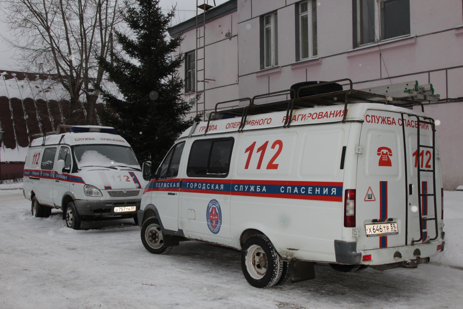 В Пермском районе спасатели ищут тело мужчины, провалившегося под лед вместе с автомобилем