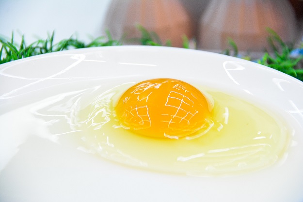 Магазины Перми снижают цены на яйца в преддверии Пасхи. Скидки на продукт достигают 30%
