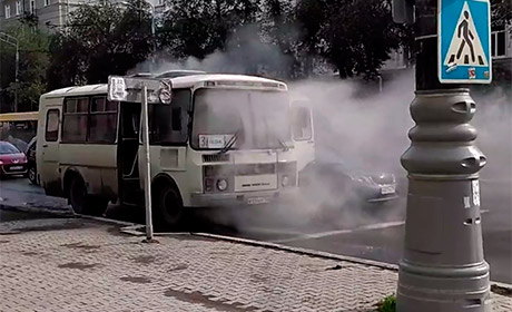 В Перми на Комсомольском проспекте загорелся пассажирский автобус