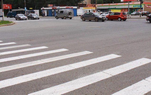 В Перми мотоциклист сбил женщину на пешеходном переходе